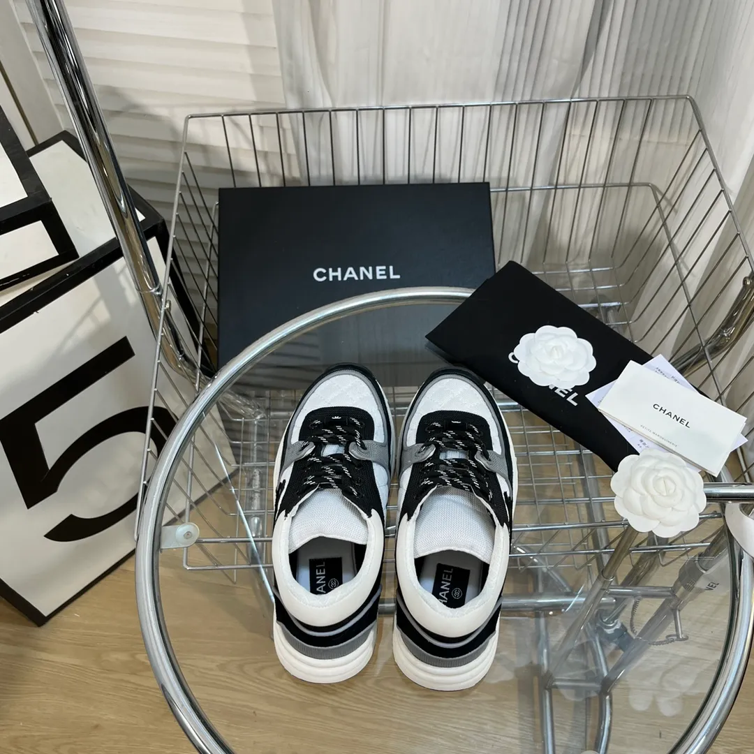 👟👟Ex-factory price 560👟👟 Chanel Chanel - 2022 counter top casual sports shoes This classic design; the upper is electro-embroidered with a variety of techniques; the outsole is fashionable and sporty; it is unusual to incorporate a variety of color matching elements... The diversified mix and match is very good-looking and versatile, casual, fashionable, sports and outdoor can be taken into account... ꫛꫀꪝ Go➫ Material: ❶Upper is made of: Original imported high mercerized smooth cow suede + electric embroidery technology + imported breathable mesh ❷Inner use: original imported breathable mesh ❸Outsole based on: original TPU combination outsole Counter boutique packaging complete set for women 35–42 men 38–46